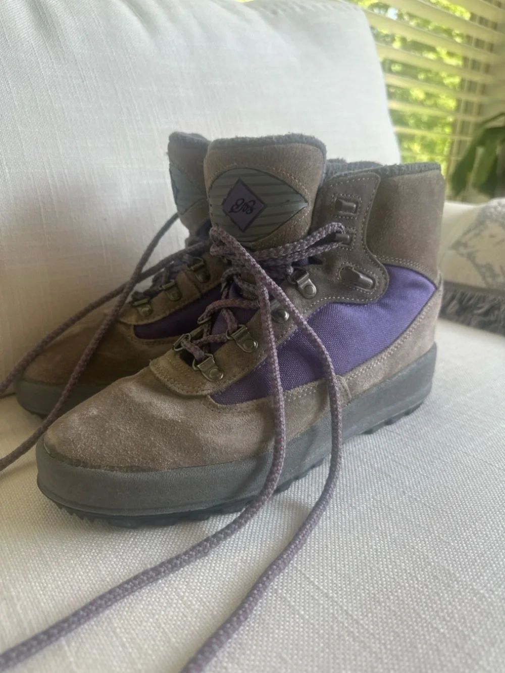 Eddie Bauer Snow Trekker Hiking Boots Women’s Size 9 Brown Purple